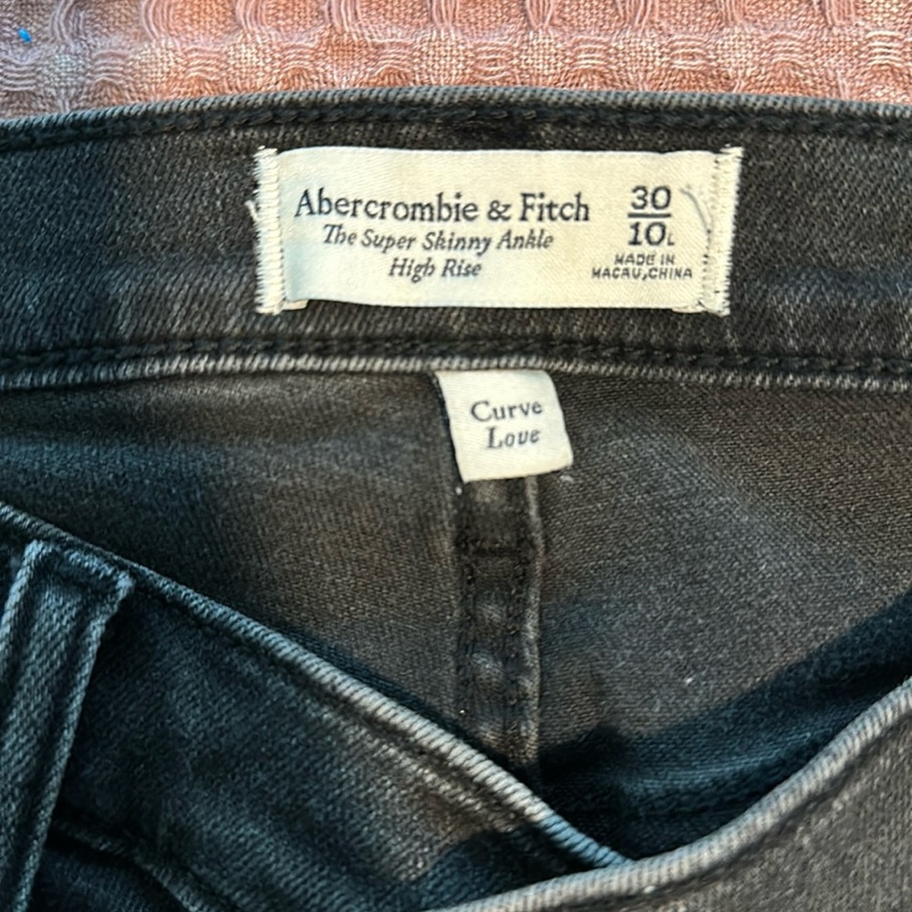 A&F Curve Love Super Skinny Ankle Jean High Rise